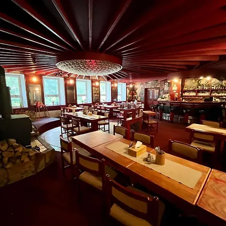 & Restaurant Pod Certakem 招待所 哈拉霍夫